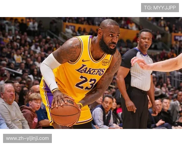 湖人进攻过于依赖转换得分，半场阵地战缺乏有效的战术终结点